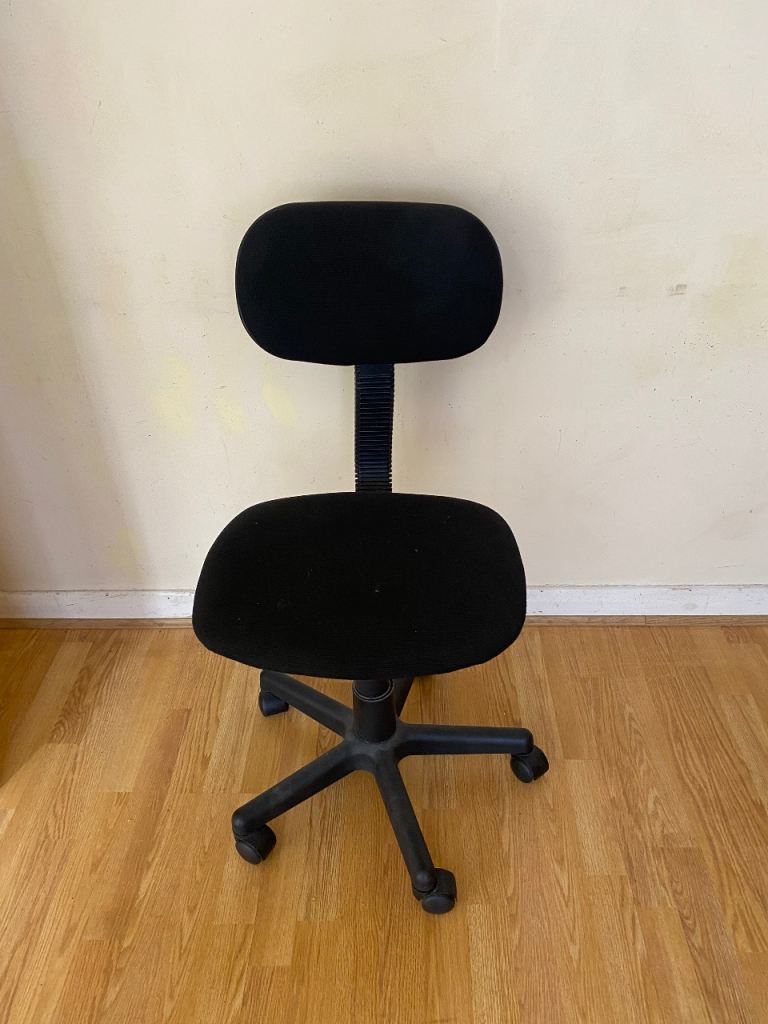 Black rotating chair