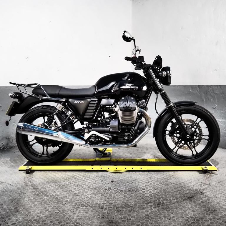 2016 66 Moto Guzzi V7 ii Stone, rear rack ,fantastic Retro V twin ,see video 