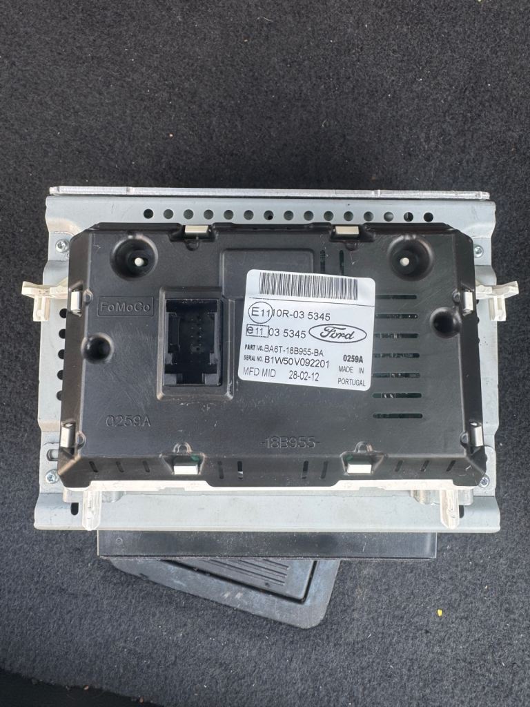 Pre facelift Ford fiesta 2009-2013 screen 
