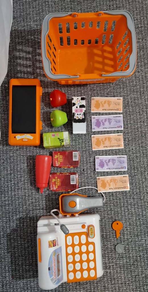 Toy Electronic Cash Register + 100+ Pretend Play Accessories – £10