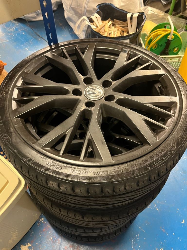 MK7 GOLF 19” SANTIAGO ALLOYS 