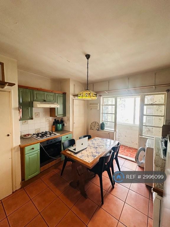 1 bedroom flat in Stockwell Road, London, SW9 (1 bed) (#2996099)