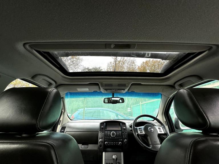 2013 Nissan Navara 3.0 dCi V6 Outlaw 4WD Diesel 4-Door Diesel