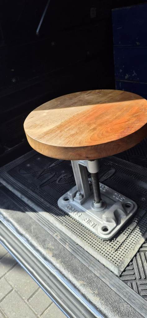 Industrial adjustable stool 
