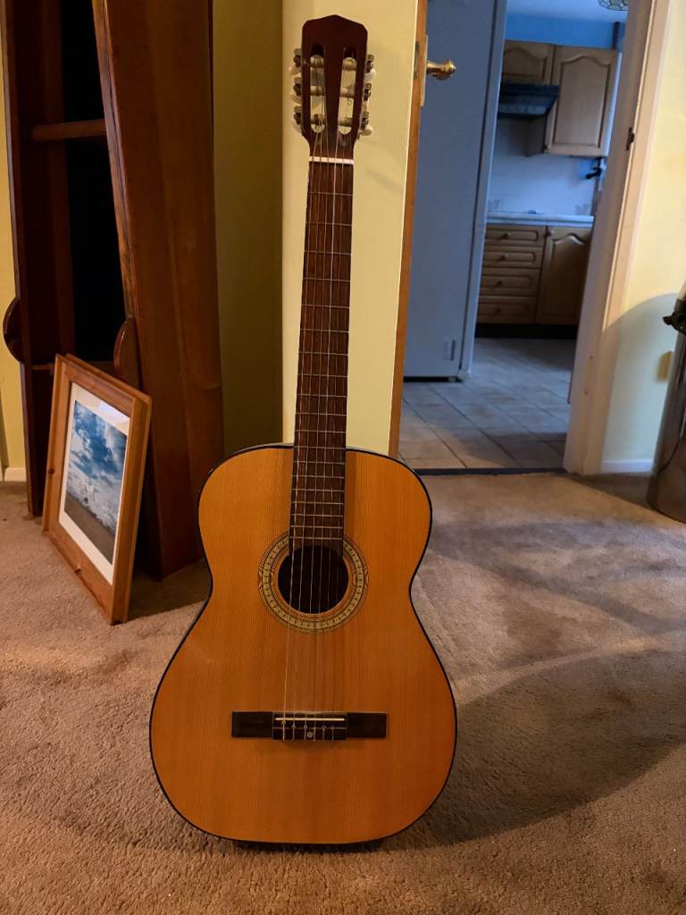 (FREE) Vintage Acoustic Guitar – Good Condition, Natural Wood Finish