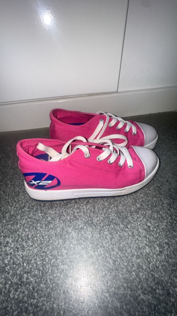 Size 4 Heelys