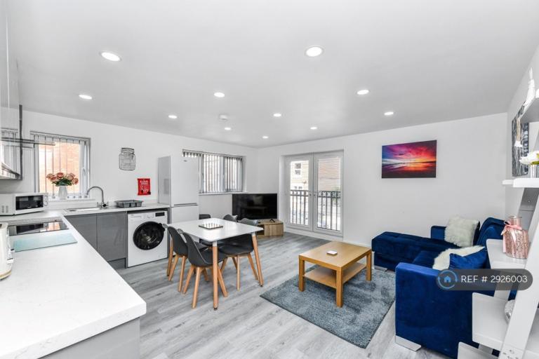 2 bedroom flat in Woodstock Street, Hucknall, Nottingham, NG15 (2 bed) (#2926003)
