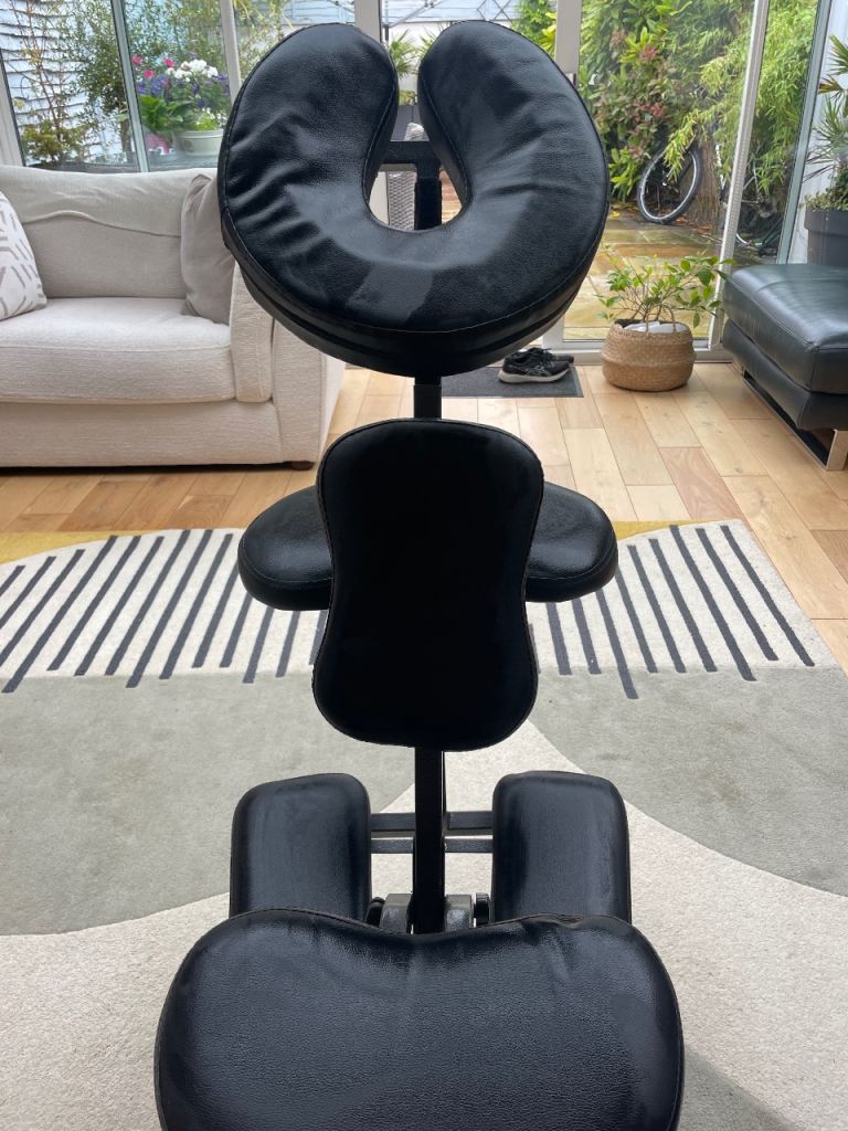 Therapists massage chair with carry bag