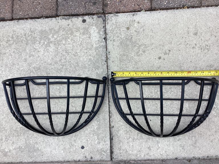 Pair of Black Metal Manger Brackets – Good Condition