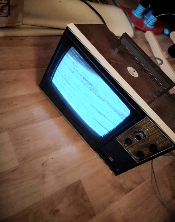 Vintage 1968 Toshiba Portable TV 11TBB Television 240v-12v. Japan Tokyo