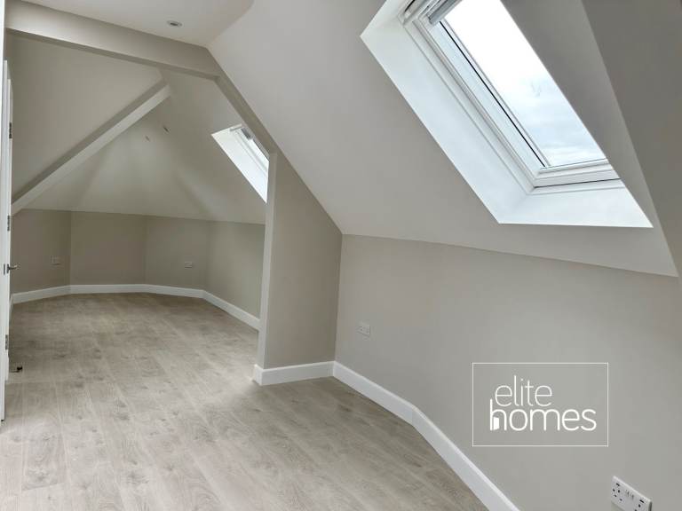 Stunning fully renovated large Studio Flat in a great location in Beaconsfield, HP9.