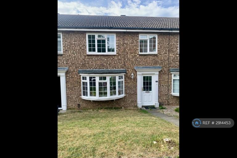 3 bedroom house in Aquila Close, Leatherhead, KT22 (3 bed) (#2914453)