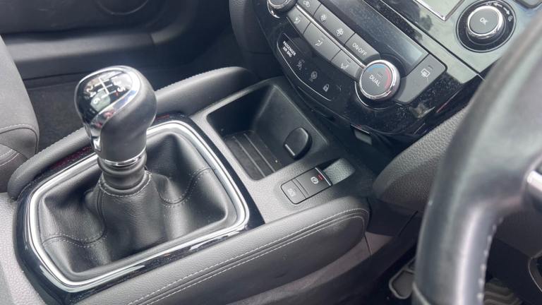 Nissan qashqai N1.5 dCi 115 N-Connecta 5dr 2 owners full Nissan history stunning