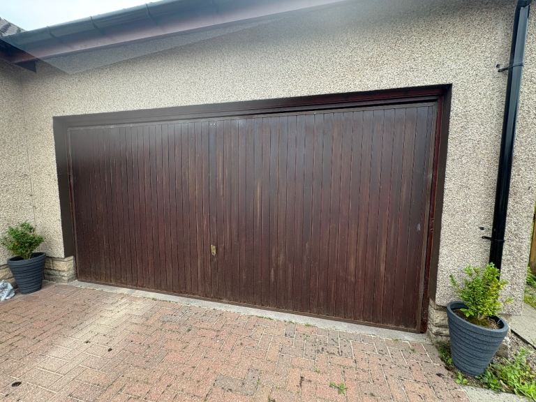 Double electric garage door 