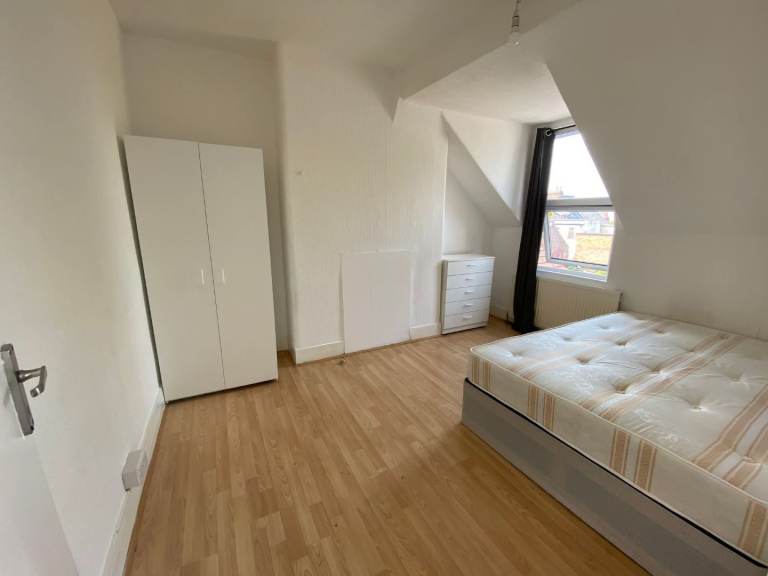 Single room in shared house £680pcm