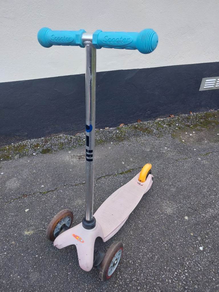 MICRO Mini Classic Scooter – Pink – One Size USED (RRP NEW £62.95)