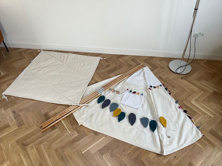 Cozydots Boho White Teepee / Tipi with tassels and leaf garland 