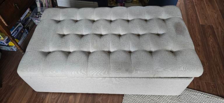 FREE — Storage ottoman with fold-out single guest bed