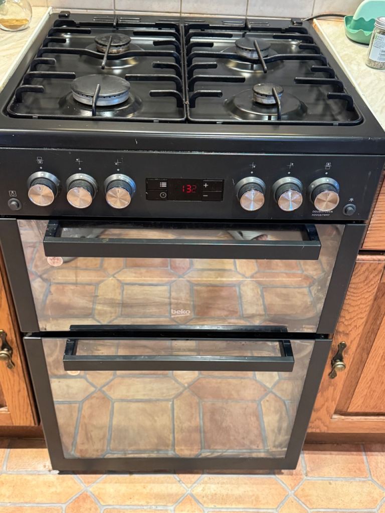 Beko Freestanding Double Oven Gas Cooker – Black