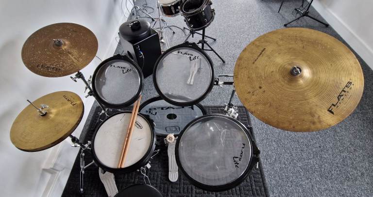 Arbiter Flats Lite Drum Kit with Hardware, Cymbals and Stool – Good Condition