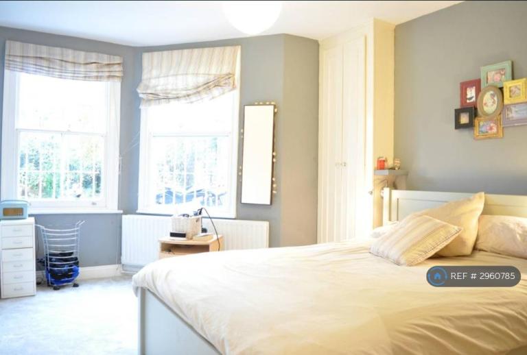 2 bedroom flat in Bromfelde Road, Clapham, SW4 (2 bed) (#2960785)