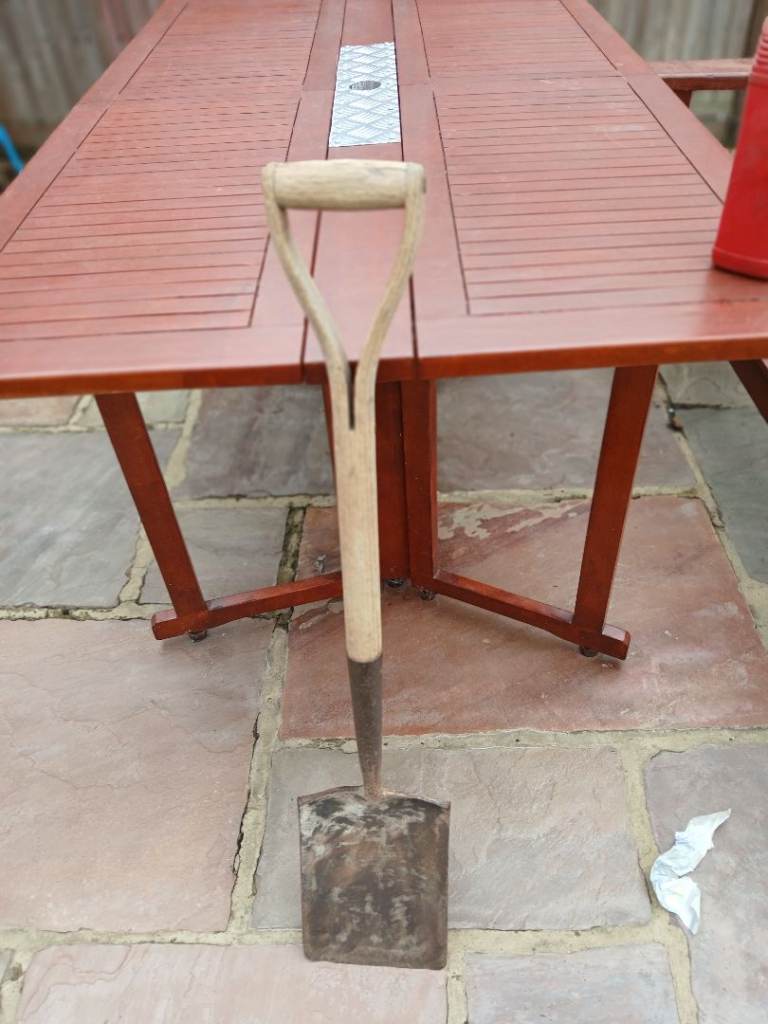 Old Garden Spade with Wooden Handle – 