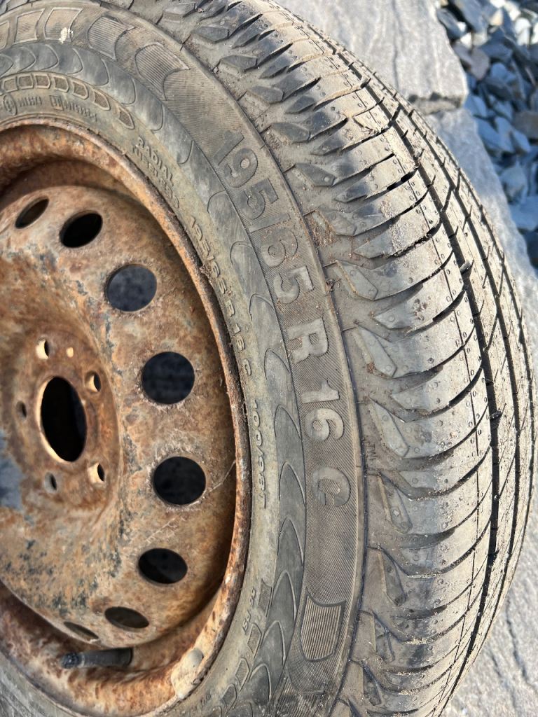 195/65/16 Continental van tyre brand new 