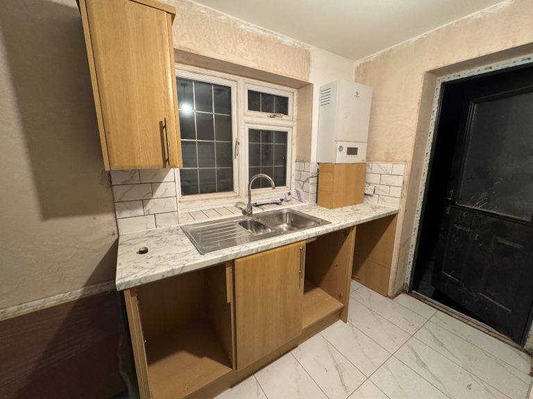 2 bedroom property to rent (Bills Inc)