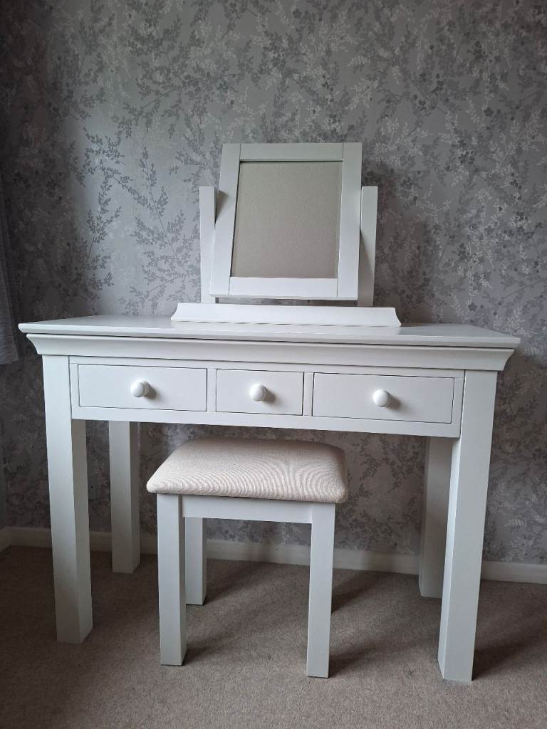 Cotswold Company Chantilly 3 drawer dressing table with mirror and stool 
