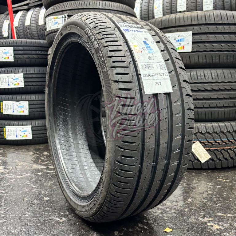 Brand New 225/40/18 Avon Car Tyre Fitted