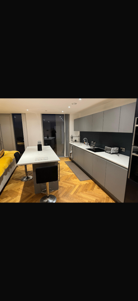 En-suite room available in Deansgate Square 