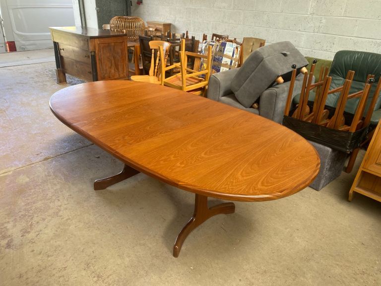 A MID-CENTURY G-PLAN FRESCO 6/8 SEATER EXTENDING DINING TABLE EXCELLENT ORIGINAL CONDITION ,DELIVERY