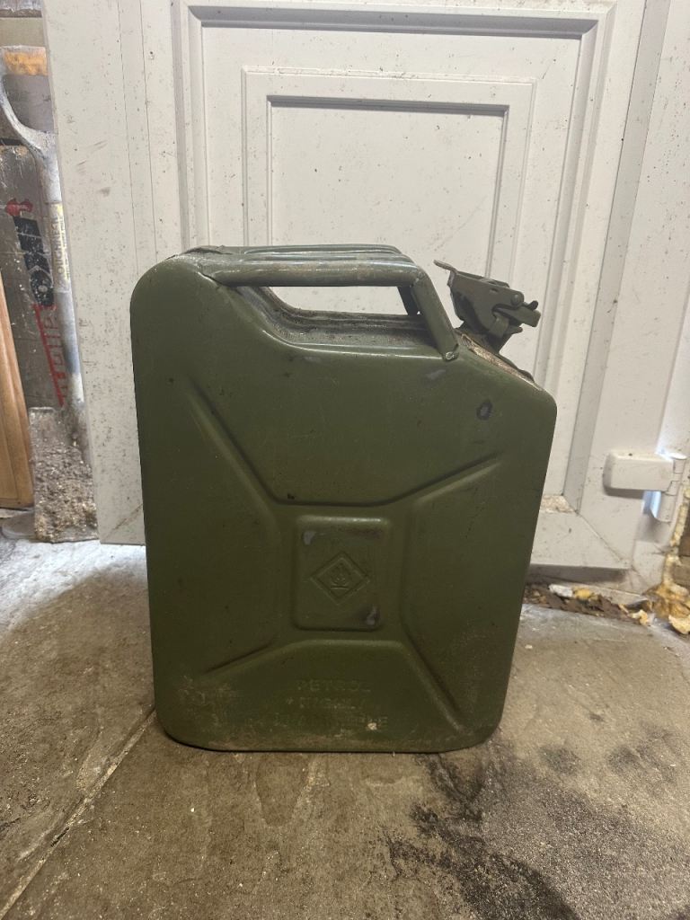 5x fuel cans
