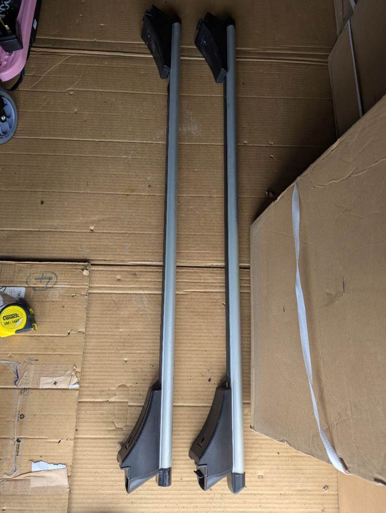 Roof bars adjustable 