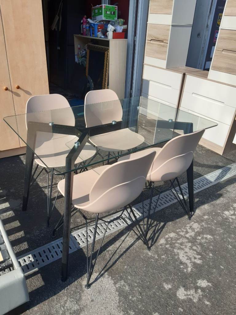 Dining Table and 4 chairs 