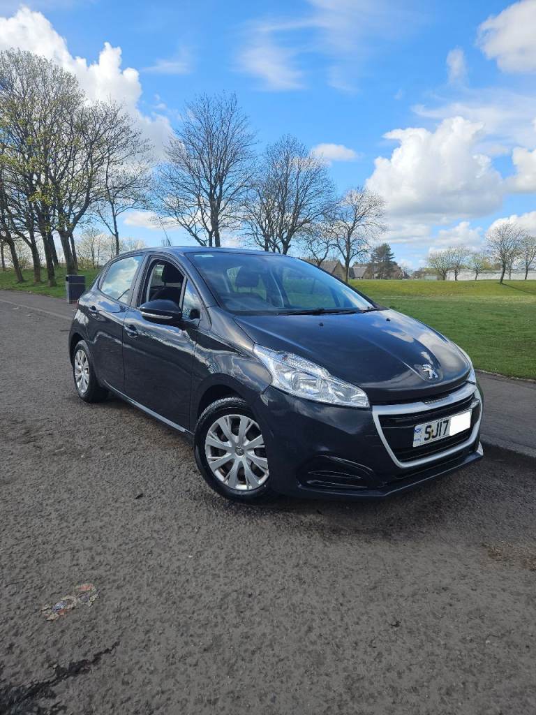17/reg Peugeot 208 1.4 hdi ulez compliant sim fiesta corsa  c2  megane