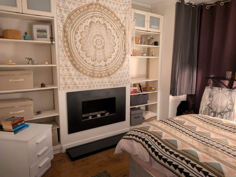 Sunny double room, friendly houseshare.