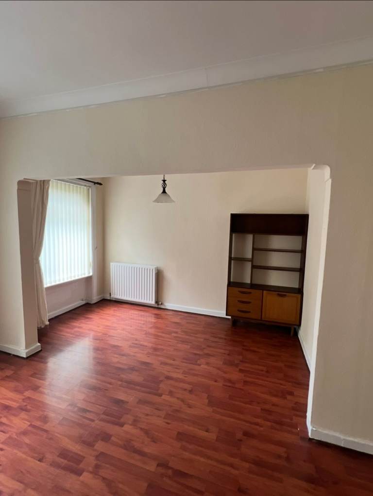 Spacious 2-Bed Lower Cottage Flat with Private Garden Access