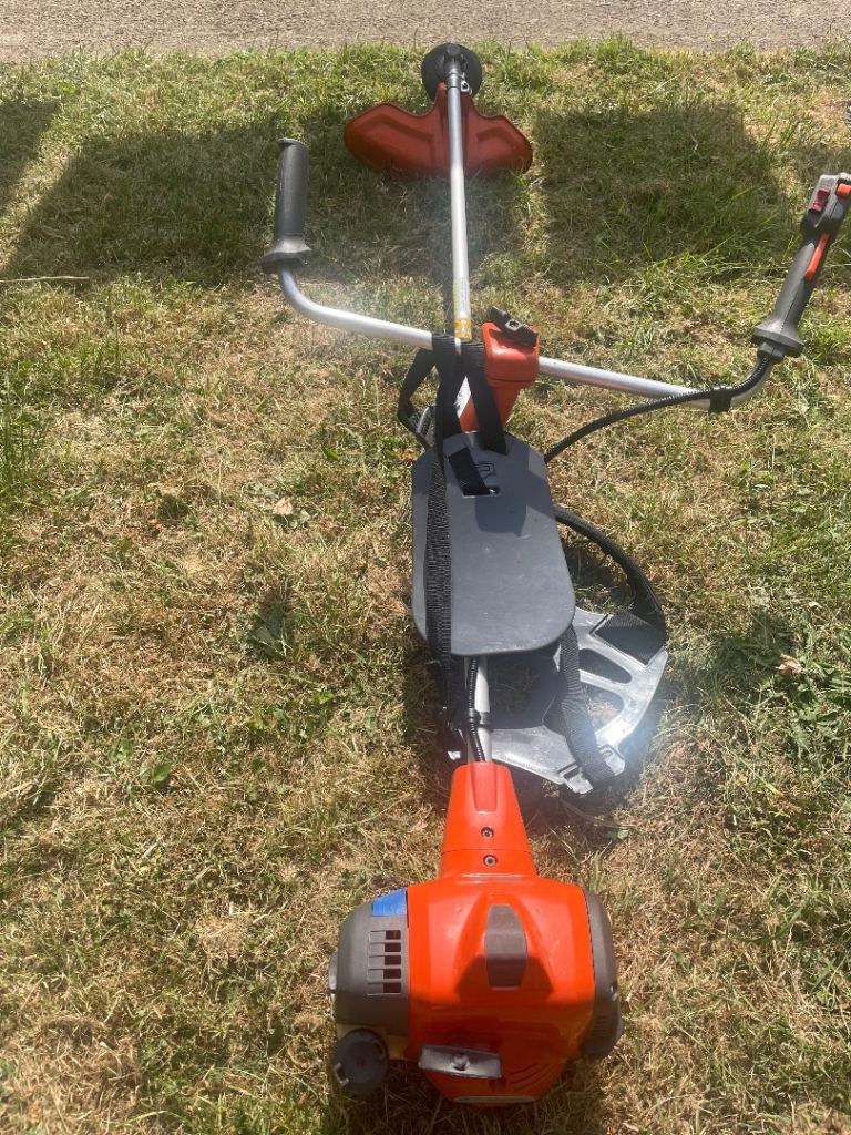 Husqvarna Petrol Grass Trimmer – Excellent Condition