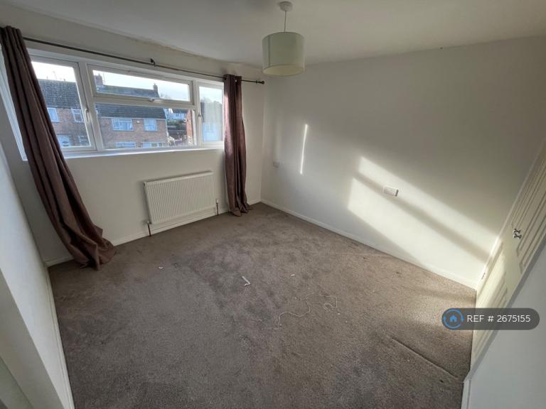 3 bedroom flat in Premier Parade, Southampton, SO18 (3 bed) (#2675155)