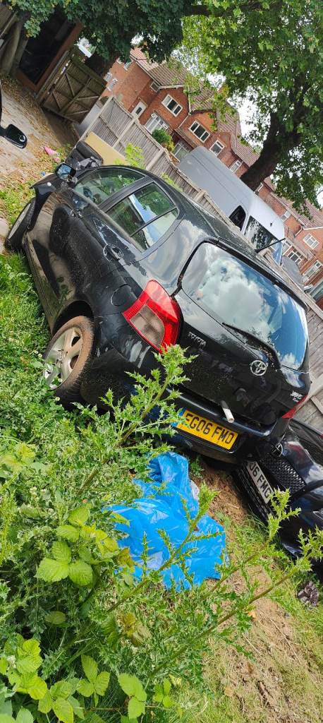 2006 Toyota Yaris t spirit 1.3 breaking spares repair 5 door black