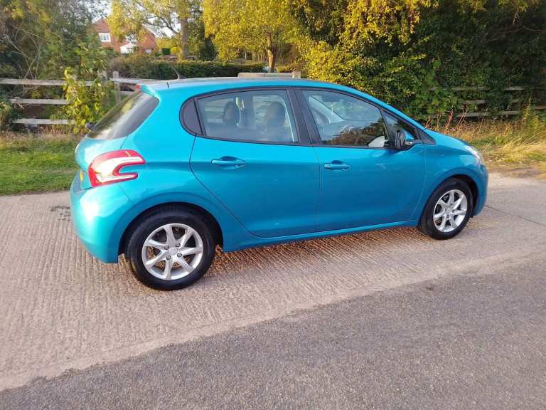 Peugeot, 208, Hatchback, 2013, Manual, 1199 (cc), 5 doors