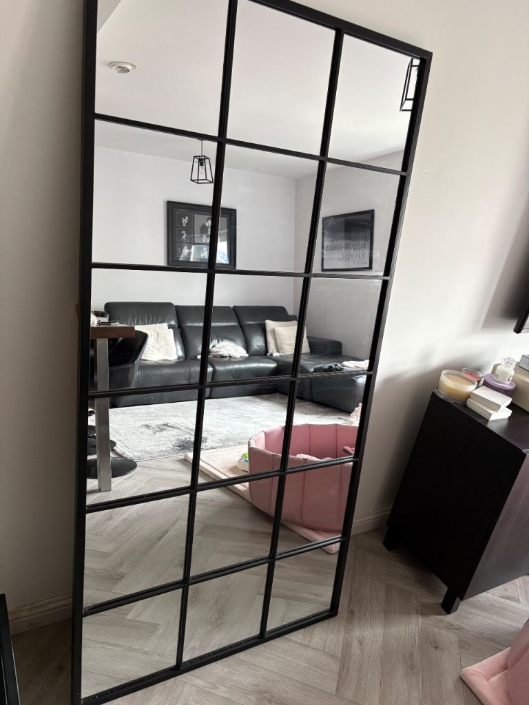 William Wood Interiors Mirror & Table Living Room Set 