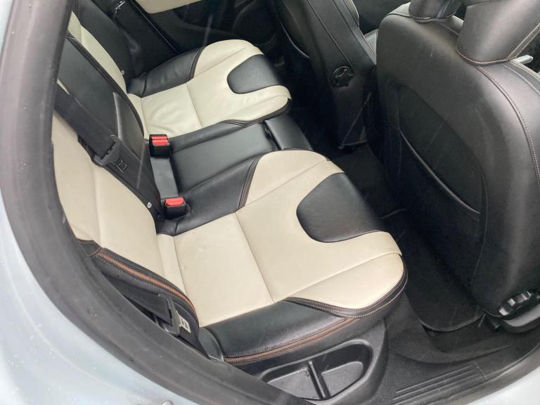 2015 Volvo V40 D2 [120] Cross Country Lux 5dr Geartronic HATCHBACK DIESEL Automatic