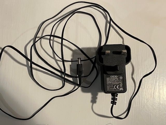 Power supply 10V 1.0A output
