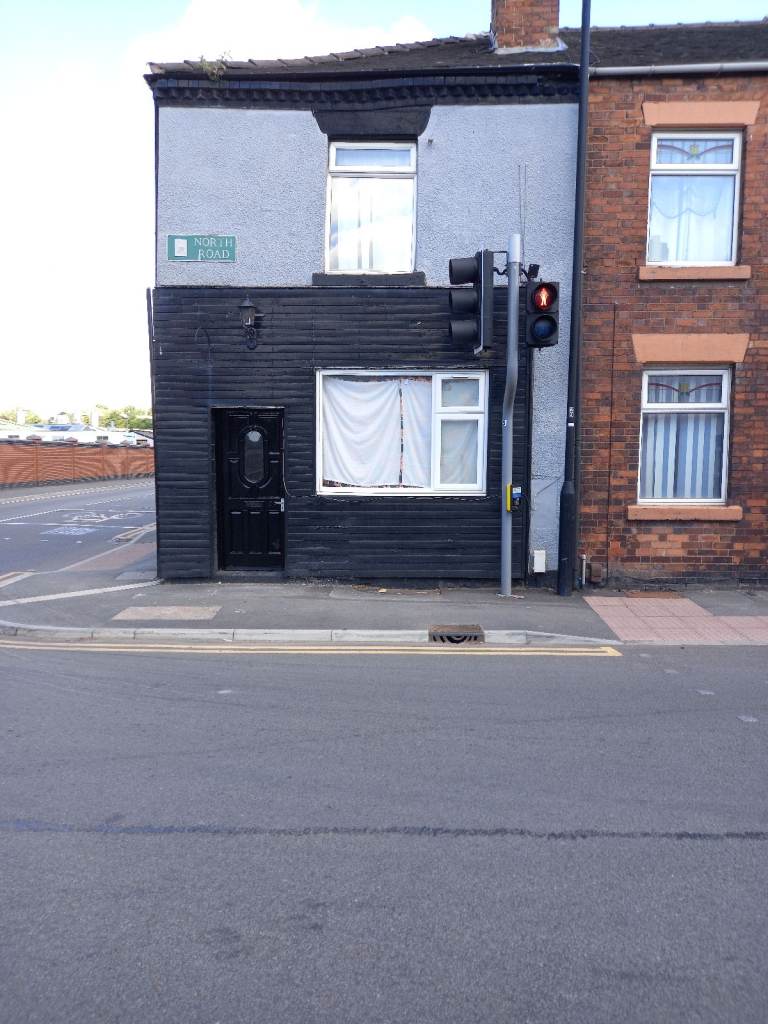 **LET BY** 2 BEDROOM TERRACED HOUSE** NORTH ROAD** ST6 2DN** DSS ACCEPTED** NO DEPOSIT**