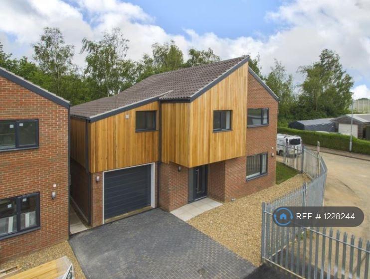 4 bedroom house in Manor Road, Griston, Thetford, IP25 (4 bed) (#1228244)