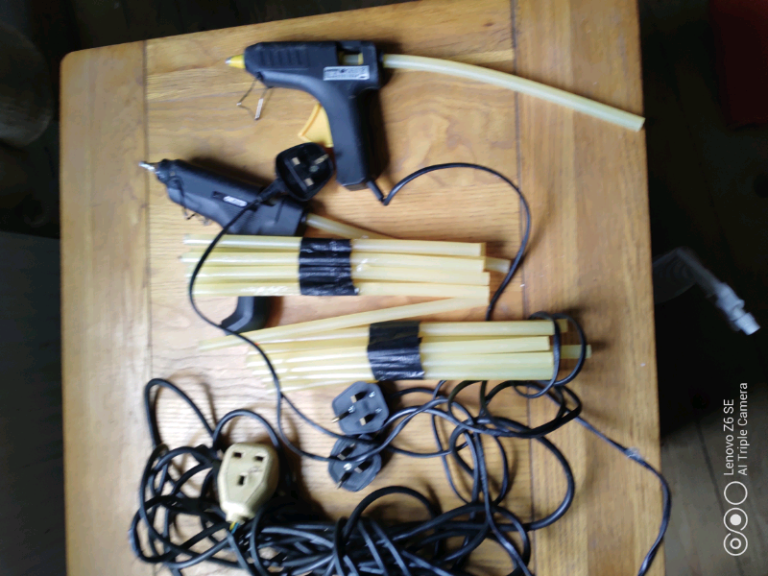Mains powered glue gun set