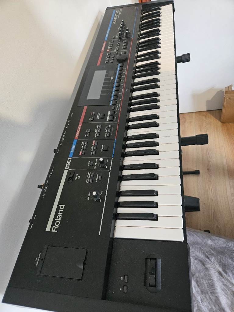 Roland Juno-DS Synthesizer Keyboard with Stand and Pedal