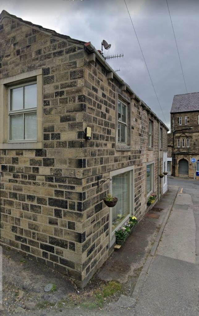 🏡 FOR SALE – Stone House with Shop & Potential 